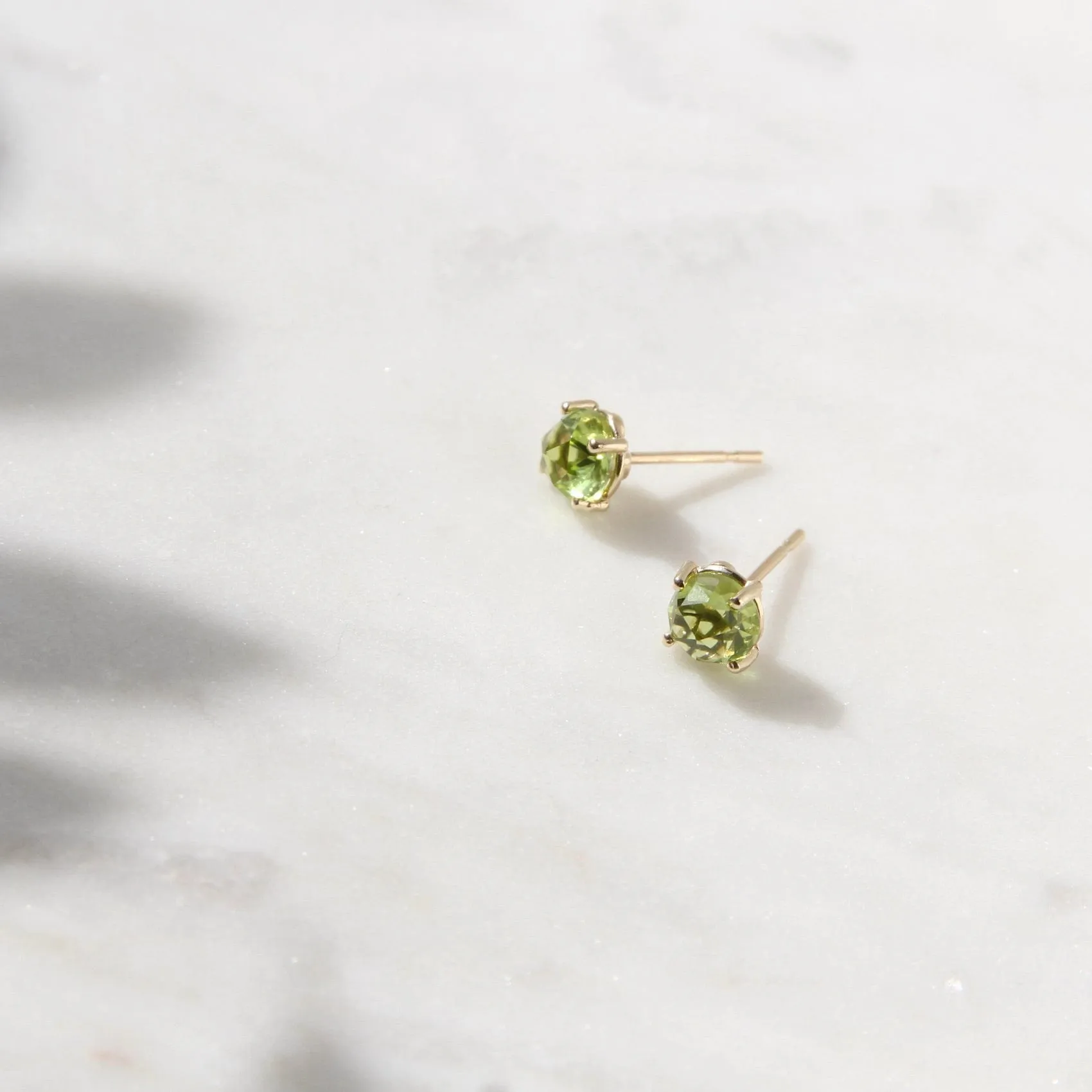 14k Yellow Gold Round Peridot Post Earrings