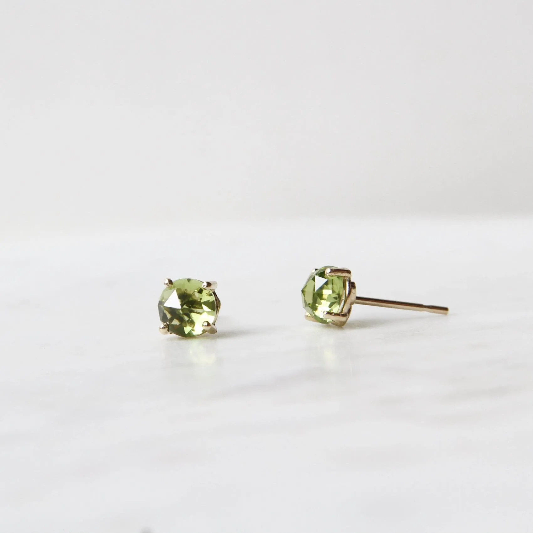 14k Yellow Gold Round Peridot Post Earrings