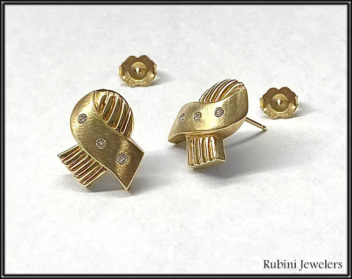 14Kt Yellow Gold Ribbed and Brushed Design Post Earrings with Diamonds