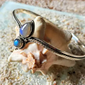 AURA - LABRADORITE STONE CUFF